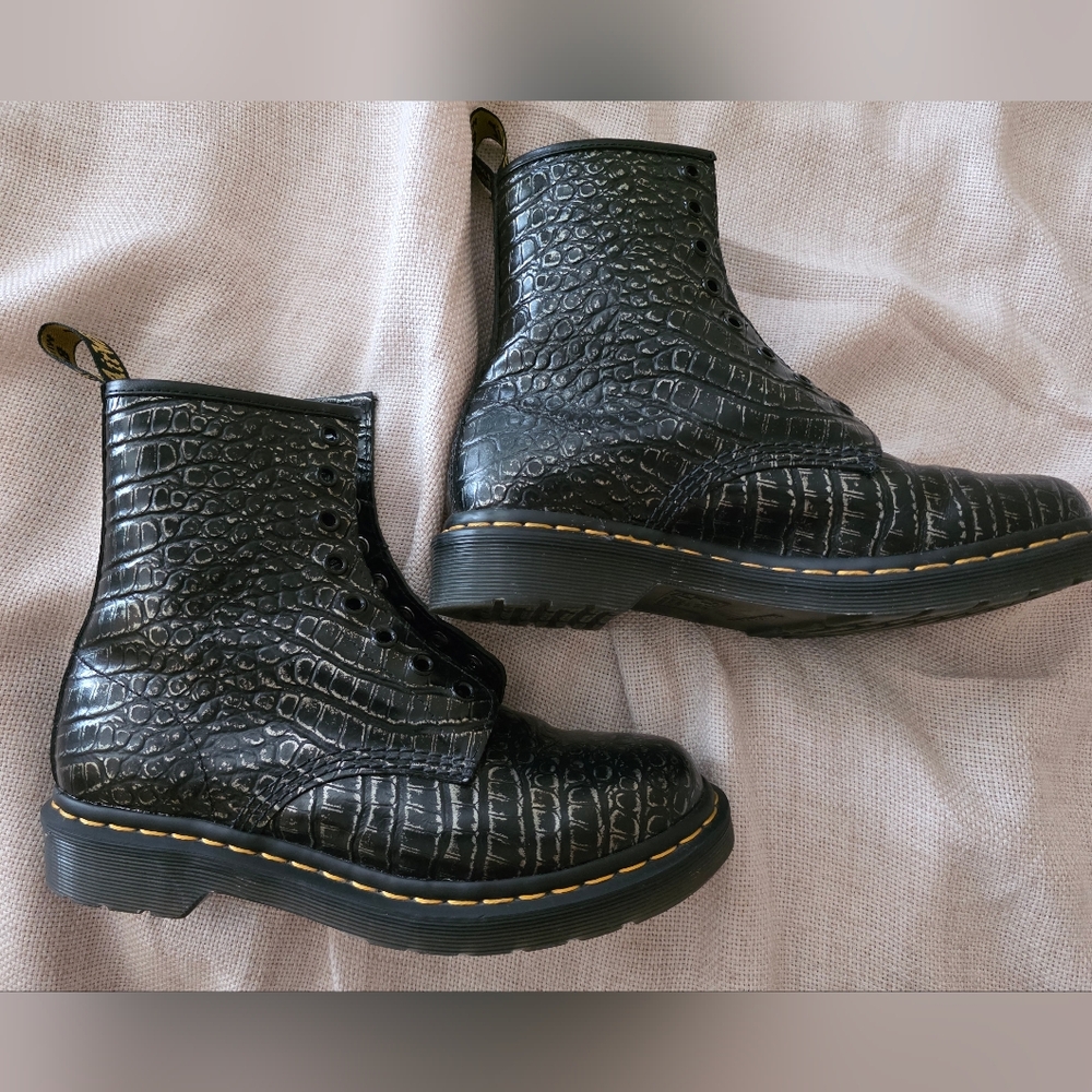 Dr. Martens Black Croc Emboss Leather Lace-Up Boot, Original, Grunge Rock‎ Sz 8